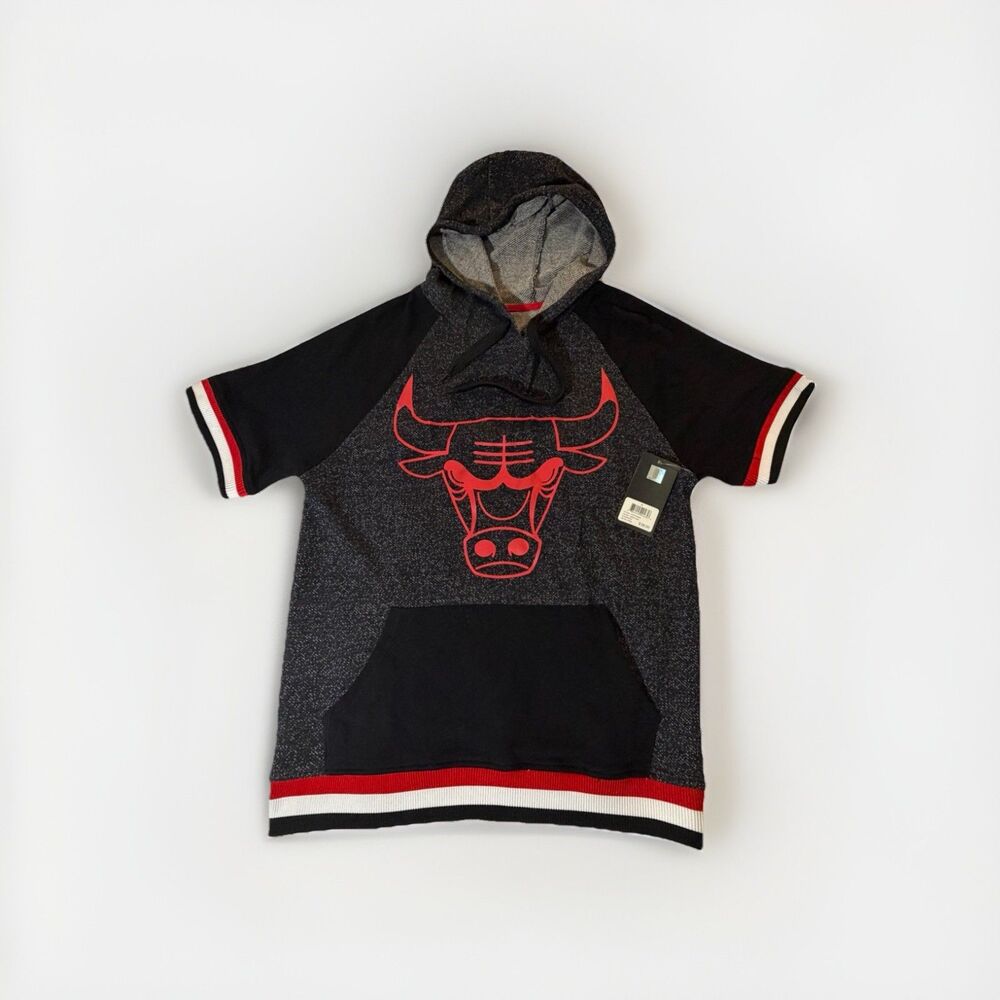 NWT UNK NBA Chicago Bulls Short Sleeve Hoodie Mens Medium Black Red Pullover